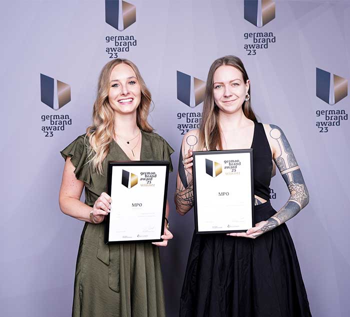 Personen im Bild v.l.n.r.: Nina Jokesch, Department Manager MPG Marketing und Lisa Schrittwieser, Graphic Designer