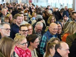 Trotz dem Streik der deutschen Bahn Mittwoch bis Freitag, also mitten während der Anreisezeit zur opti, konnte sich die Messe auch am Freitag subjektiv gefühlt gut besucht behaupten.